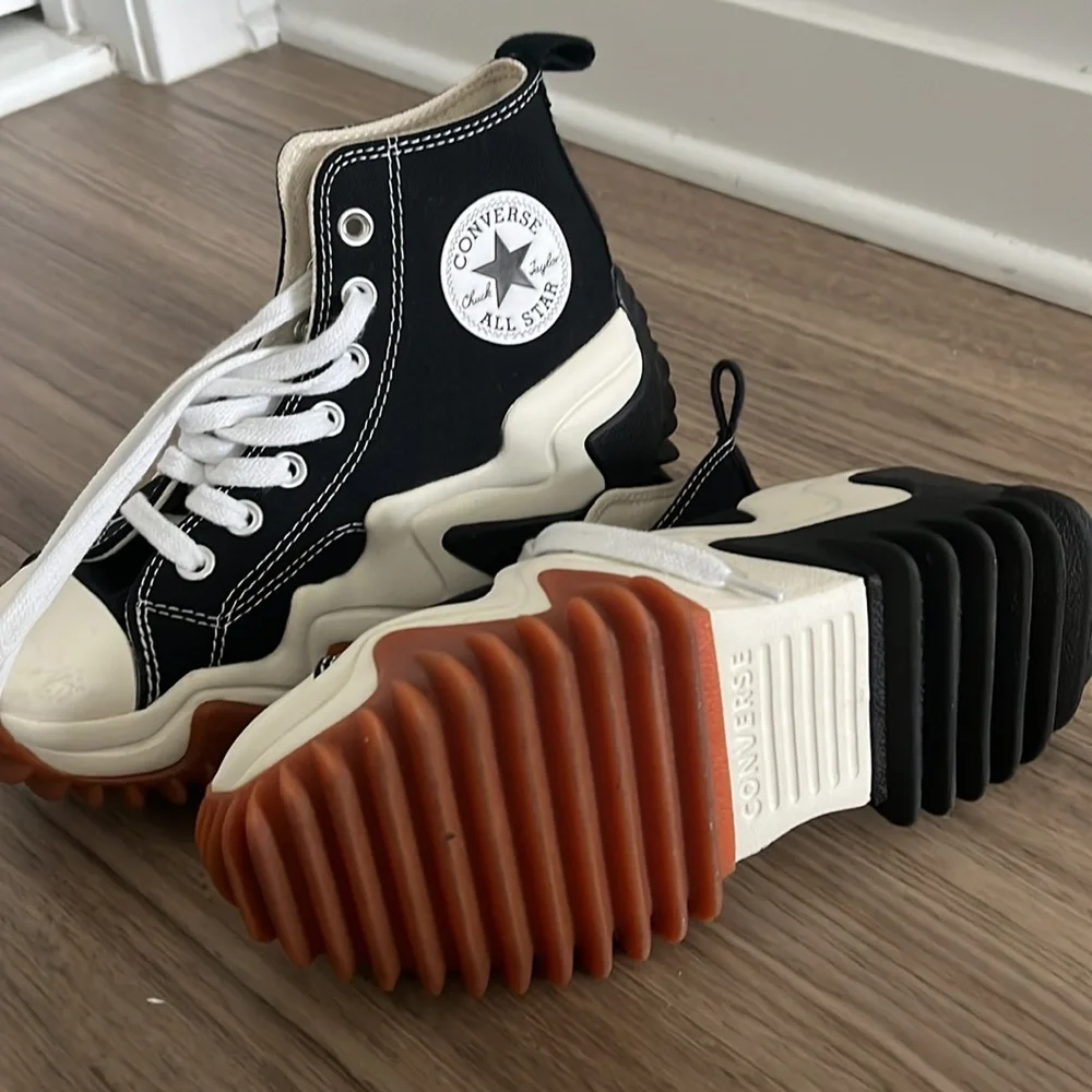 Converse Black White Cream and Gum Platform Run Star Hike Sneakers - Picture 3 of 3